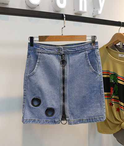 Дамска дънкова пола с много интересен цип