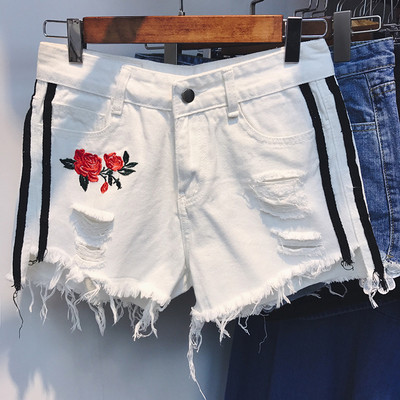 Οι γυναίκες τζιν σορτς σε μαύρο και λευκό με κέντημα