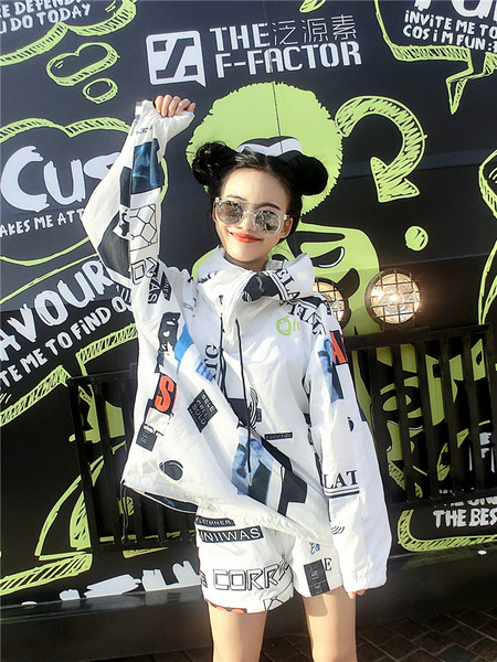 Ένα υπέροχο γυναικείο σετ για την άνοιξη-καλοκαιρινή περίοδο