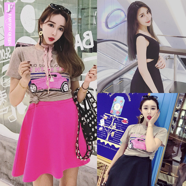 Комплект включващ ежедневна дамска пола и блуза с къс ръкав и щампа