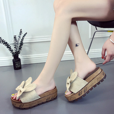 Γυναικείες παντόφλες σε πλατφόρμα σε  σε πράσινο, μαύρο και μπεζ με κορδέλα και αυτιά