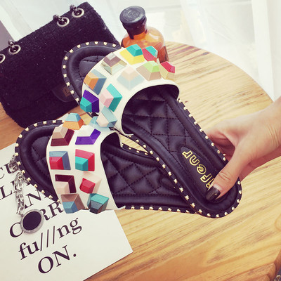 Цветни дамски чехли в разнообразие от модели