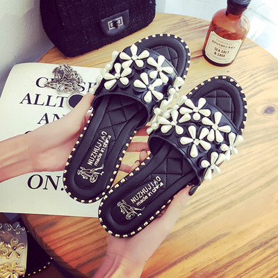 Цветни дамски чехли в разнообразие от модели