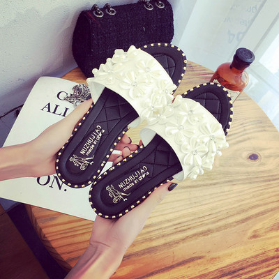 Цветни дамски чехли в разнообразие от модели