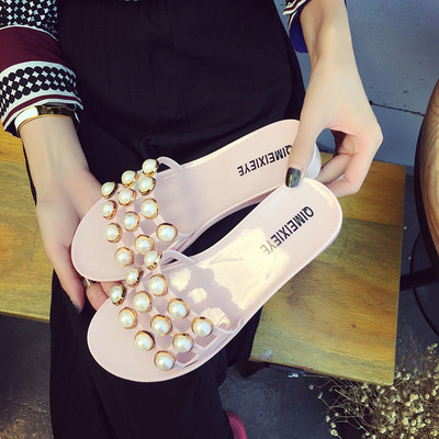 Цветни дамски чехли в разнообразие от модели