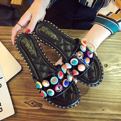 Цветни дамски чехли в разнообразие от модели