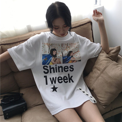 Стилен дамски блузон в бял и черен цвят с изображения и надпис