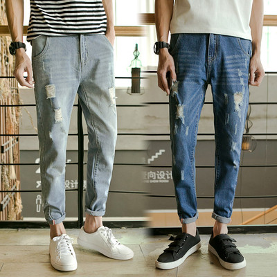 Страхотни мъжки дънкови панталони с крачол тип 7/8 и раздрани мотиви