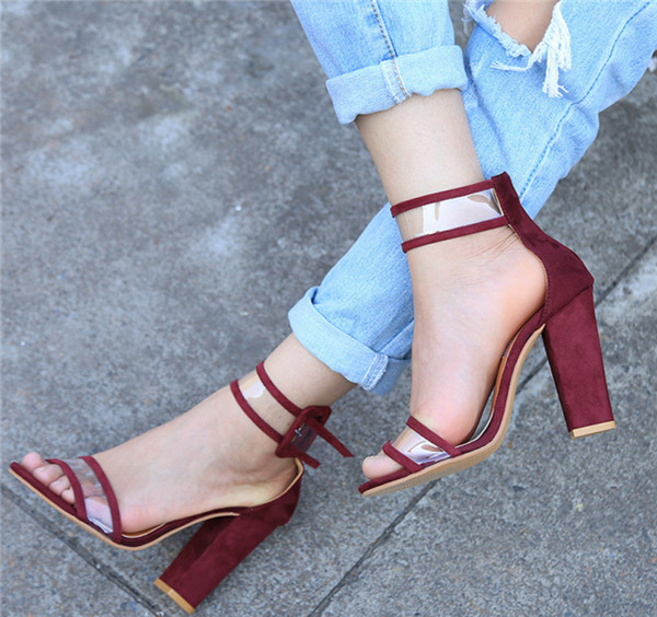 Елегантни и модерни дамски сандали на дебел ток с прозрачни каишки