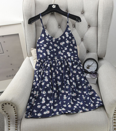 Ежедневна дамска рокля с флорални мотиви в разнообразни цветове с деколте