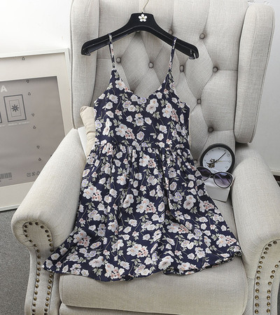 Ежедневна дамска рокля с флорални мотиви в разнообразни цветове с деколте