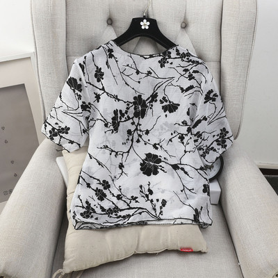 Дамска свежа тениска с флорални мотиви в няколко цвята