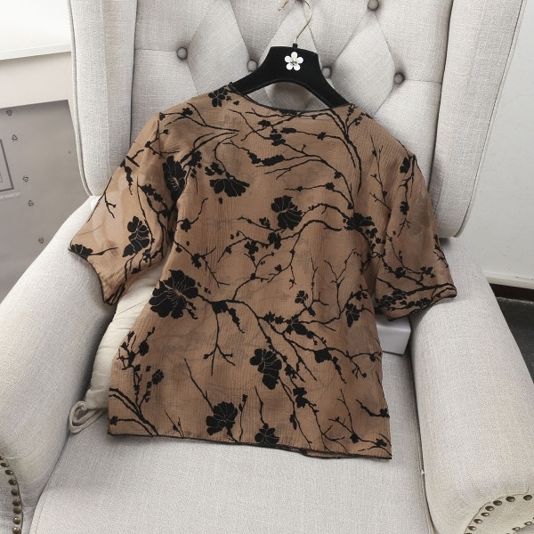 Дамска свежа тениска с флорални мотиви в няколко цвята