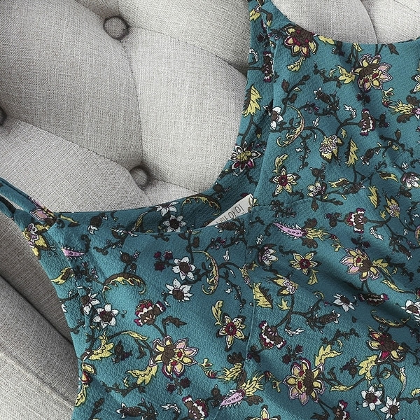 Дамски стилен потник - къс и с флорални мотиви, с дълбоко деколте