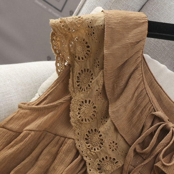 Дамска лятна блуза с връзки и детайли на дантела в няколко цвята