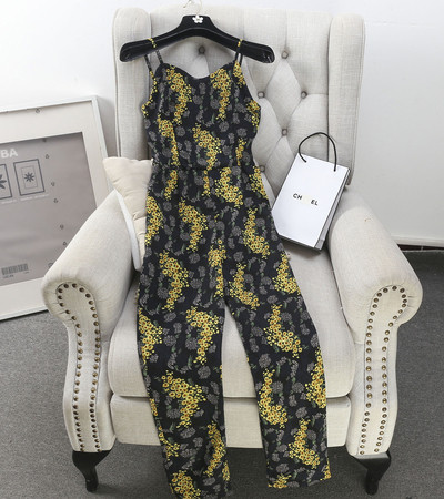 Дамски дълъг гащеризон с дълбоко деколте във флорален мотив