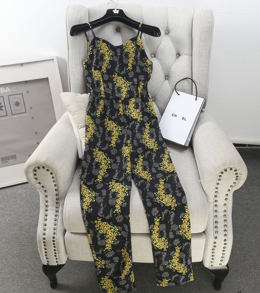 Дамски дълъг гащеризон с дълбоко деколте във флорален мотив