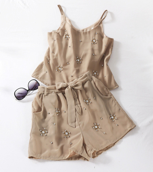 Дамски стилен комплект от 2 части - потник и къси панталони, с декорация мъниста