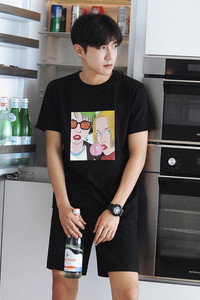 Модерна мъжка тениска със щампа - анимация