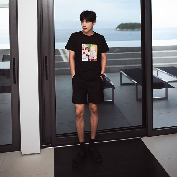 Модерна мъжка тениска със щампа - анимация