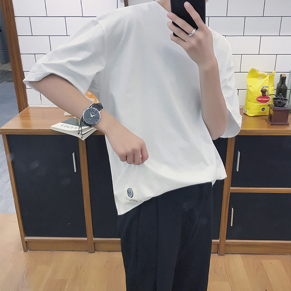 Широка модерна мъжка тениска с много интересна щампа на гърба