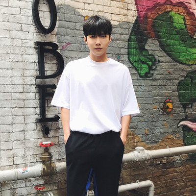 αντρικά πουκάμισα με κοντά μανίκια σαφές μέτωπο με επιγραφές στο πίσω μέρος