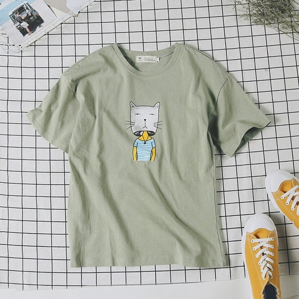 shirt πολλά φρέσκα άνδρες με κοντά μανίκια και ενδιαφέρουσα εφαρμογή