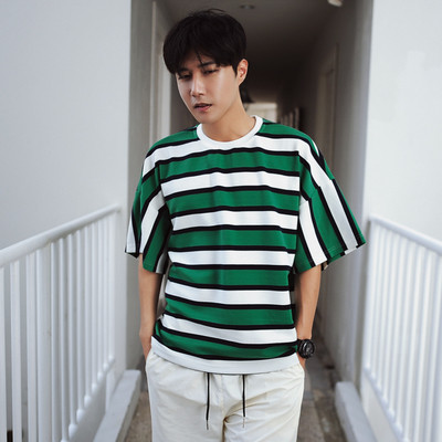 Широк модел раирана мъжка тениска в 2 разцветки