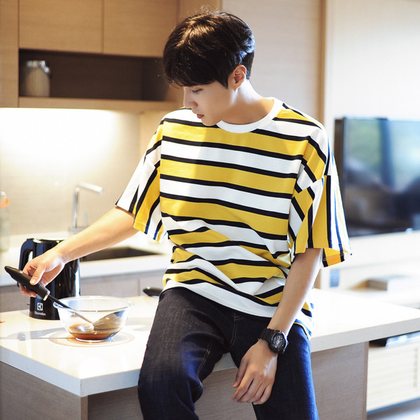 Широк модел раирана мъжка тениска в 2 разцветки