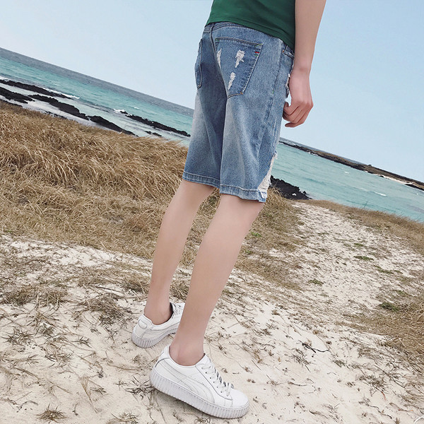 Μεγάλη ανδρών σύντομο τζιν παντελόνι σε razrafani κίνητρα