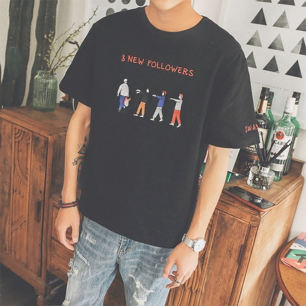 Свежа мъжка блузка с къс ръкав и интересна апликацийка