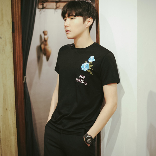 Модерна мъжка тениска с бродерия - роза