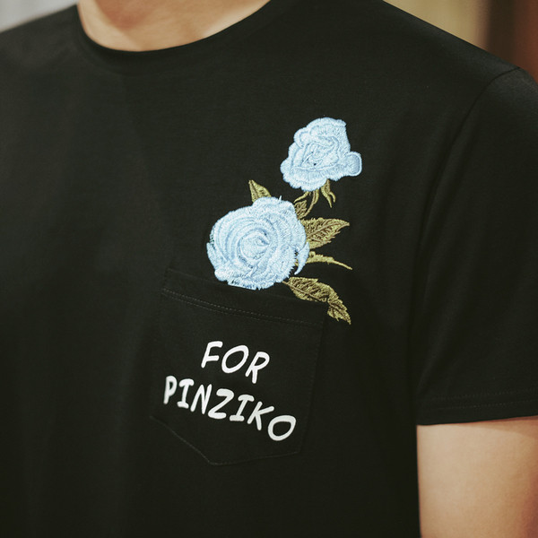 Модерна мъжка тениска с бродерия - роза