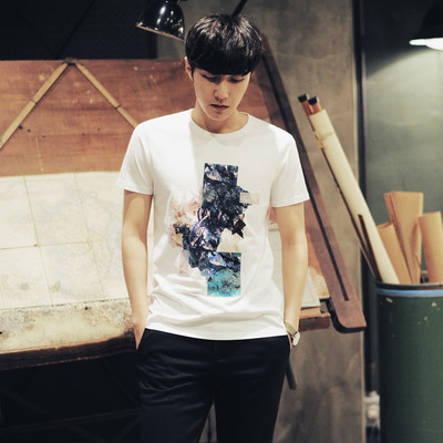 Лятна бяла мъжка тениска с модерен принт