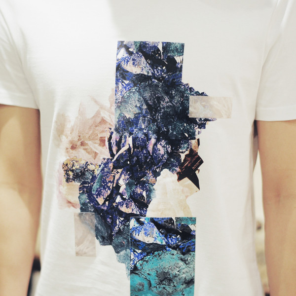 Лятна бяла мъжка тениска с модерен принт