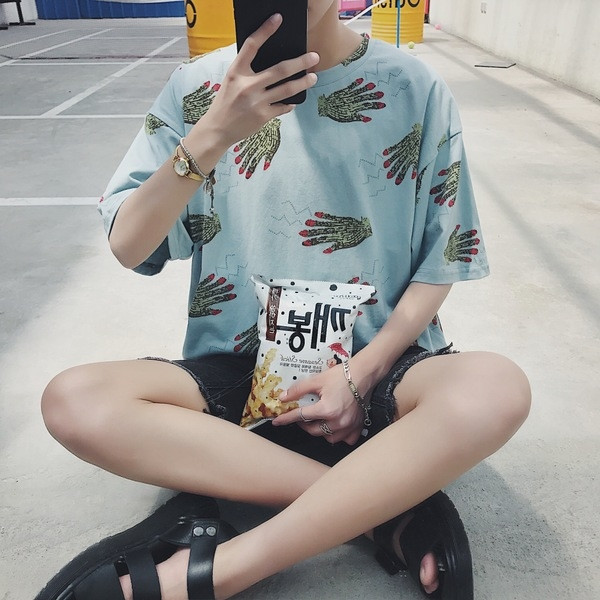 Широка мъжка шарена тениска с къс ръкав - два цвята