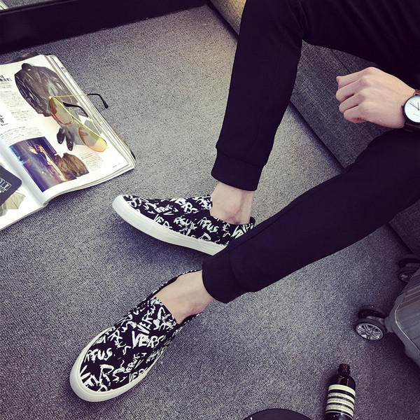 Мъжки ежедневни мокасини с надписи и равна подметка