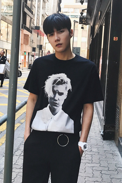 Мъжка тениска с къс ръкав с много стилна апликация