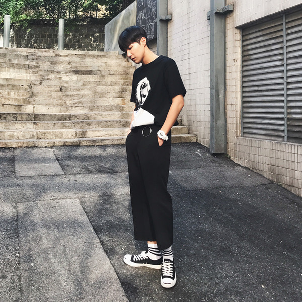 Мъжка тениска с къс ръкав с много стилна апликация