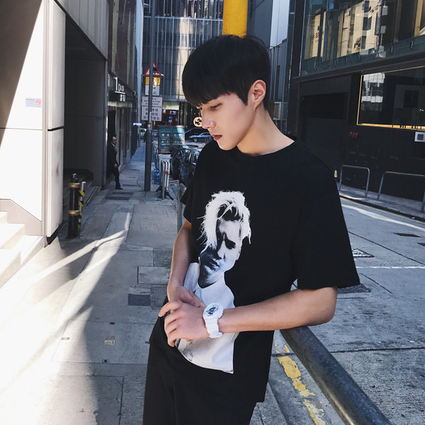 Мъжка тениска с къс ръкав с много стилна апликация