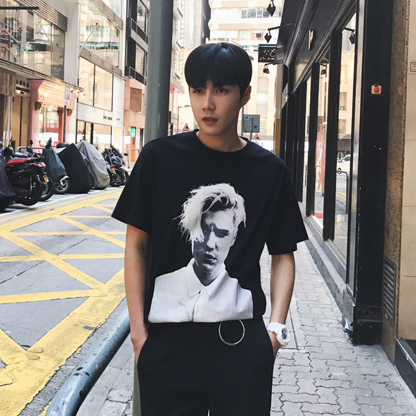 Мъжка тениска с къс ръкав с много стилна апликация