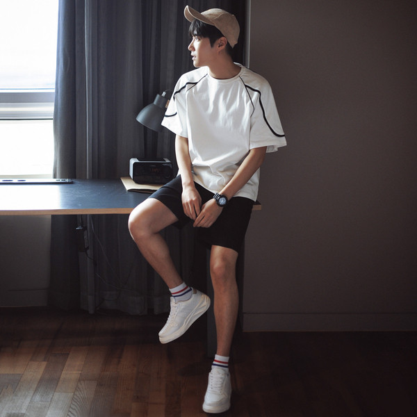 Пролетно-лятна спортно-елегантна мъжка тениска с широк къс ръкав