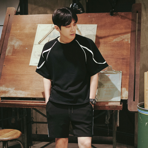 Пролетно-лятна спортно-елегантна мъжка тениска с широк къс ръкав