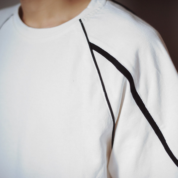 Пролетно-лятна спортно-елегантна мъжка тениска с широк къс ръкав