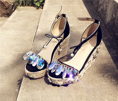 Дамски стилни сандали на висока платформа с камъни