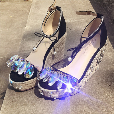 Дамски стилни сандали на висока платформа с камъни