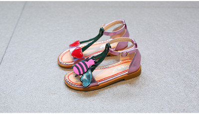 Много сладки детски сандали за момичета в розов, бял и жълт цвят с декорация на пчеличка и сърце