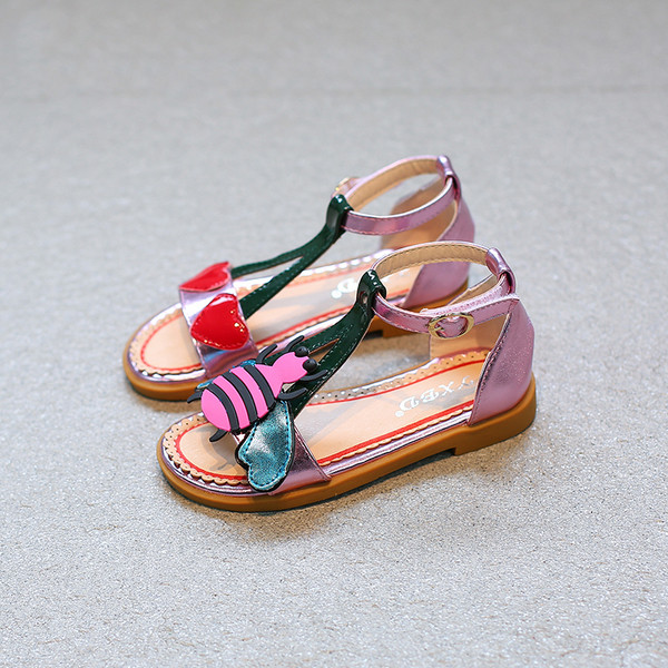 Много сладки детски сандали за момичета в розов, бял и жълт цвят с декорация на пчеличка и сърце