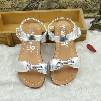 Κομψή Παιδικά σανδάλια για τα κορίτσια σε ασημί και χρυσό χρώμα με κορδέλα