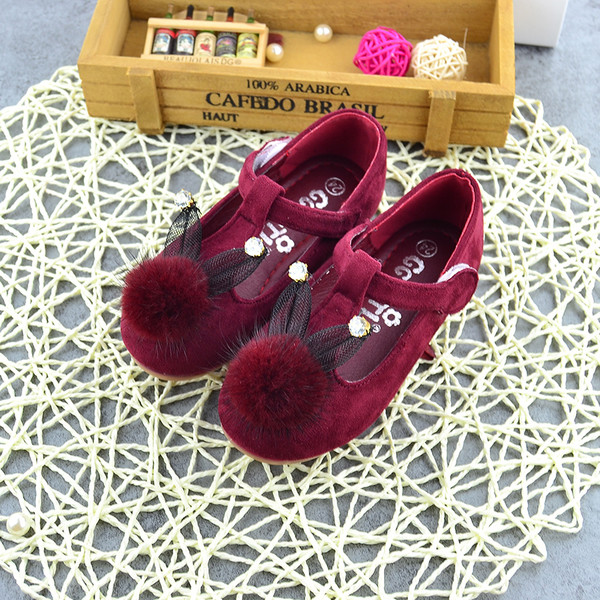 Детски сандали за момичета - затворени, с красива декорация